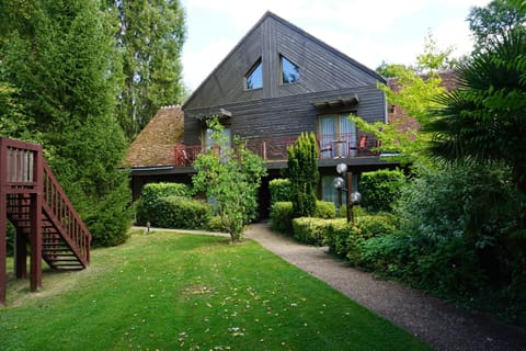 Facade/entrance, Garden