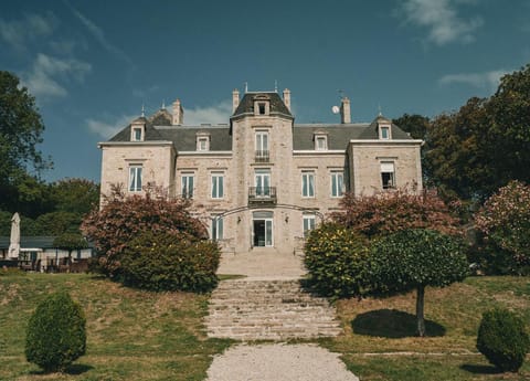 Facade/entrance, Garden view