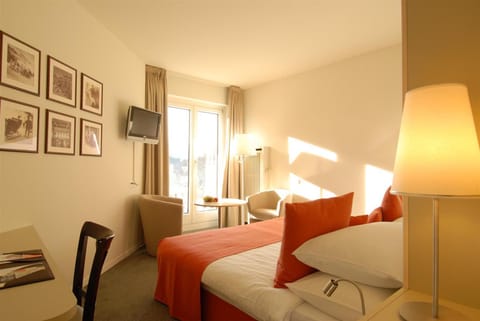 Bedroom, Lake view, Mountain view