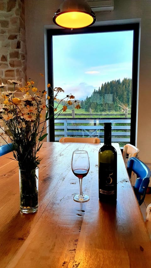 View (from property/room), Dining area, Mountain view