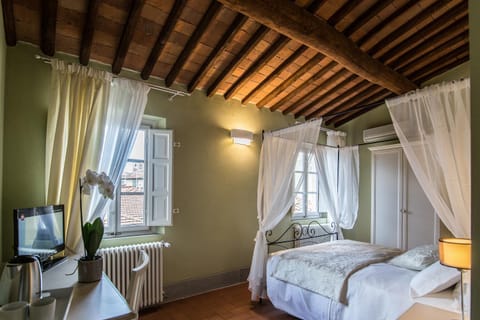 Bed, Coffee/tea facilities, Photo of the whole room, Bedroom