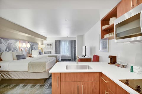 Executive Residency by Best Western Navigator Inn & Suites Hotel in Paine Lake Stickney