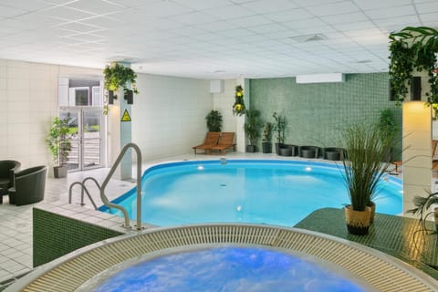 Hot Tub, Pool view