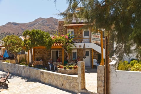 Facade/entrance, Garden, Balcony/Terrace