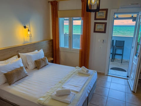 Bed, Photo of the whole room, Bedroom, Sea view