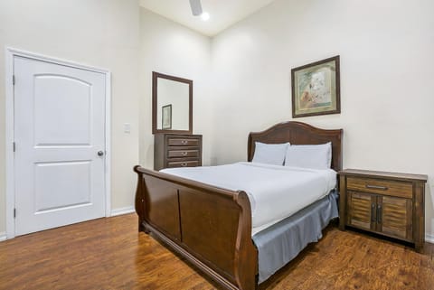 Stylish 4BR condo in Downtown by Hosteeva Appartement-Hotel in Warehouse District