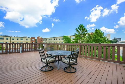 Stylish 4BR condo in Downtown by Hosteeva Appart-hôtel in Warehouse District