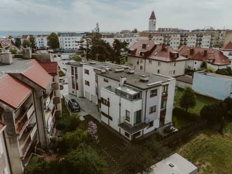 Property building, Neighbourhood, Bird's eye view, City view, Location, Parking