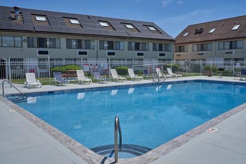 The Admiralty Inn & Suites Hotel in Falmouth