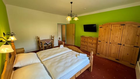 Bed, TV and multimedia, Coffee/tea facilities, Bedroom, hair dresser, wardrobe