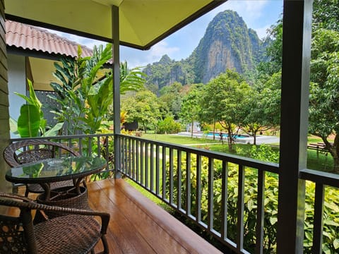 Mountain view, Pool view