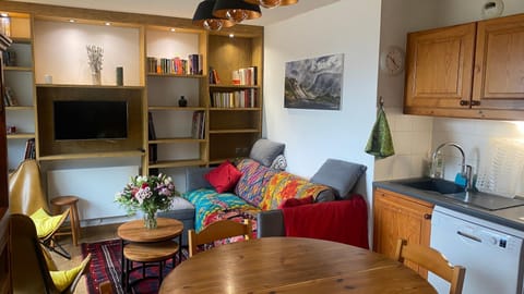 Library, TV and multimedia, Living room, Dining area