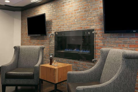 Communal lounge/ TV room, Lobby or reception