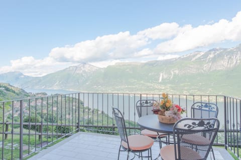 Balcony/Terrace, Lake view