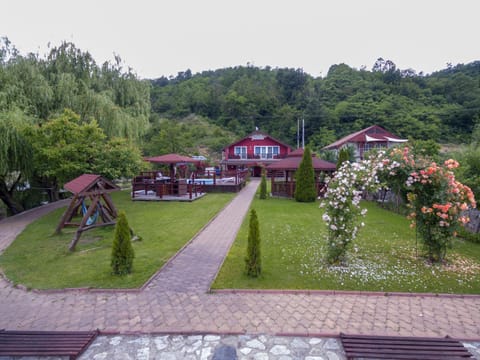 Villa Frans și Căbănuțe Chalet in Serbia