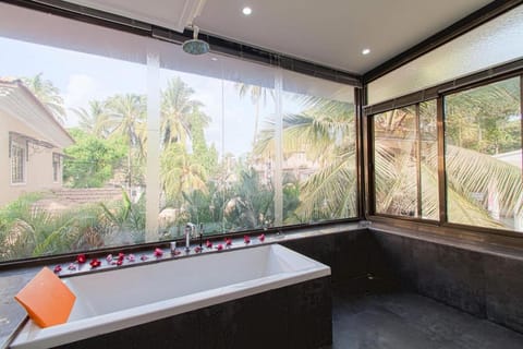 Shower, Toilet, Bathroom, Garden view