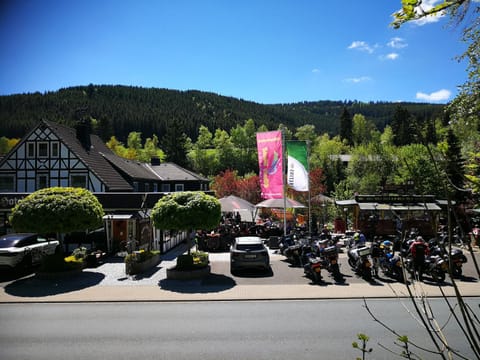 Facade/entrance, Food and drinks