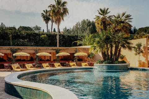 Pool view, Swimming pool, sunbed