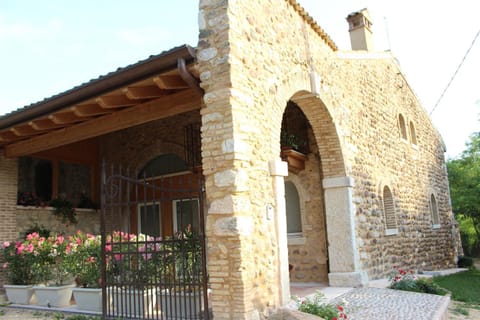Facade/entrance, Bird's eye view, Floor plan, Street view