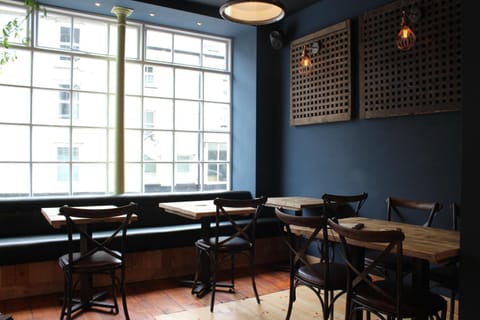 Restaurant/places to eat, Lounge or bar