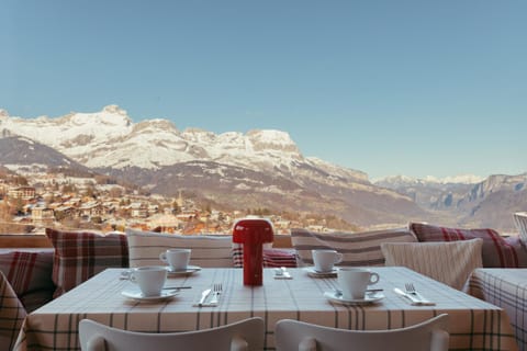 Restaurant/places to eat, View (from property/room), City view