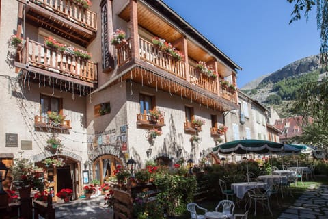 L'Auberge du Choucas Hotel in Le Monêtier-les-Bains