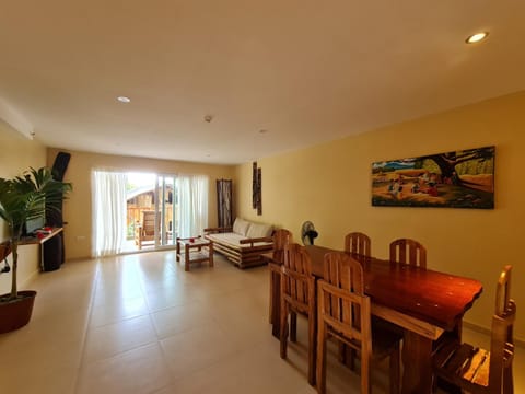 Living room, Dining area