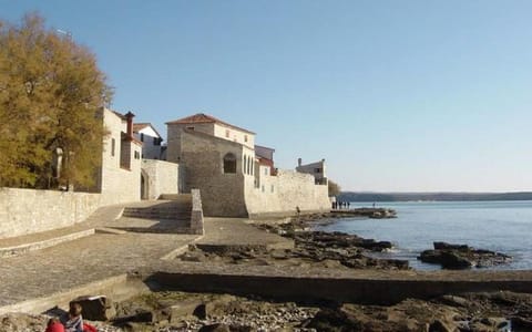 Nearby landmark, Neighbourhood, Natural landscape, Beach