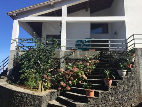 Casa das Hortências by Azoresrent House in Azores District