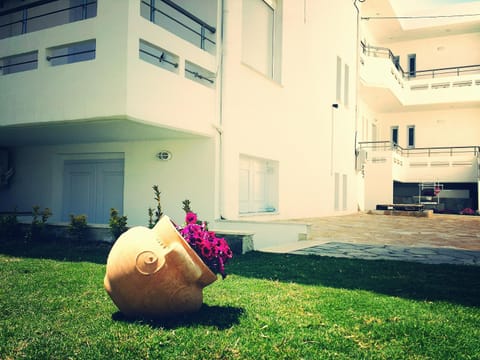 Facade/entrance, Garden view