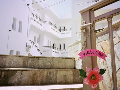 Facade/entrance, Day, Summer, Decorative detail