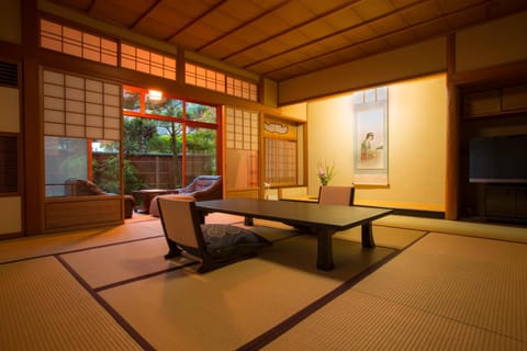 Hashinoya Bekkan Ransui Ryokan in Kobe