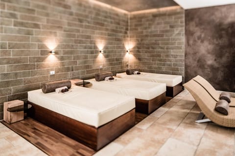 Bed, Spa and wellness centre/facilities