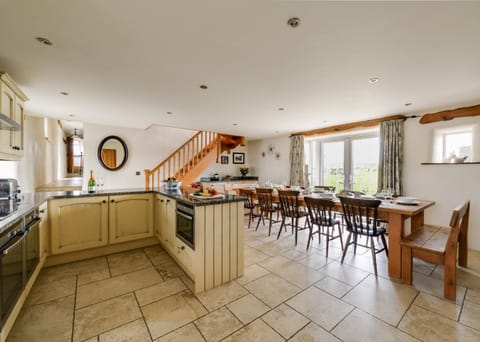 Dining area, kitchen