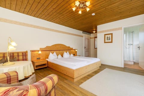 Gästehaus Menkenbauer inkl. Chiemgaukarte Bed and Breakfast in Ruhpolding