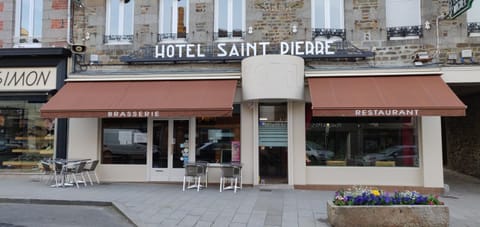 Restaurant/places to eat, City view, Street view