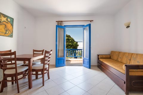 Living room, Dining area, Garden view, bunk bed