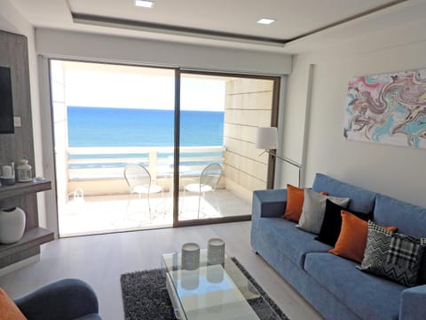 Balcony/Terrace, Living room, Seating area, Sea view