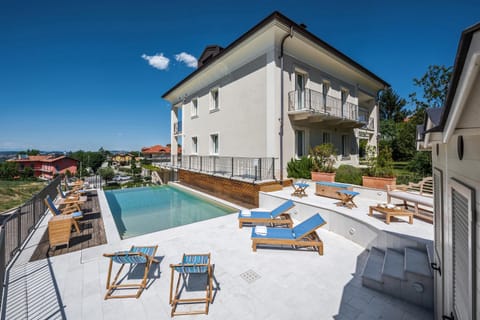 Property building, Day, Swimming pool, Swimming pool