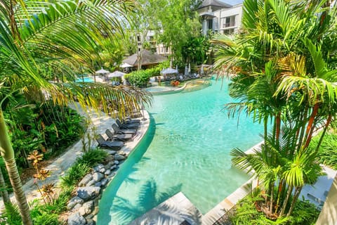 Private Apartments in the Temple Beachfront Resort Palm Cove Condominio in Palm Cove
