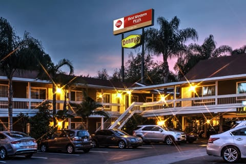 Best Western Plus Carriage Inn Hotel in Sherman Oaks