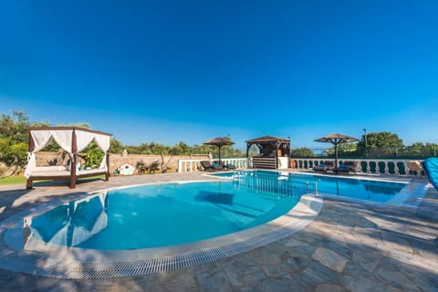 Pool view, Swimming pool, sunbed