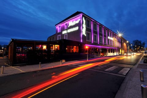 Facade/entrance, Night