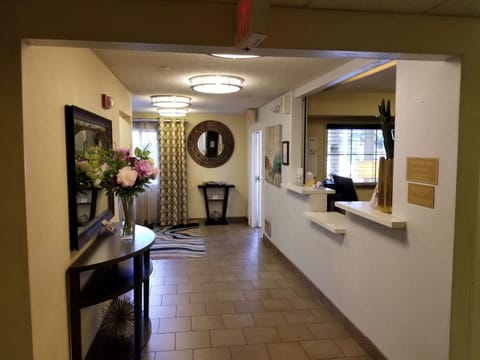 Sonesta Simply Suites Dallas Galleria Hotel in Addison
