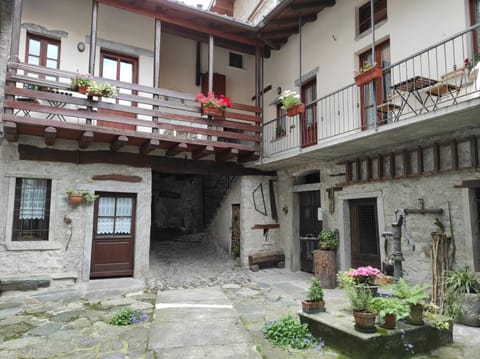 Property building, Inner courtyard view