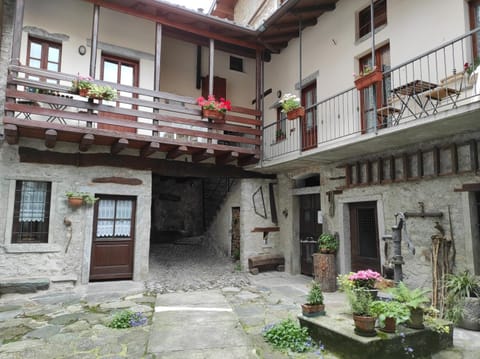 Property building, Inner courtyard view