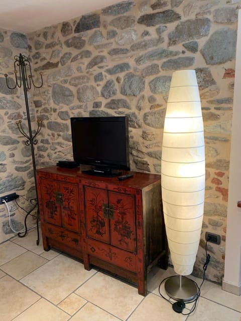 TV and multimedia, Living room, Evening entertainment