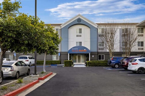 Sonesta Simply Suites Irvine East Foothill Hotel in Lake Forest