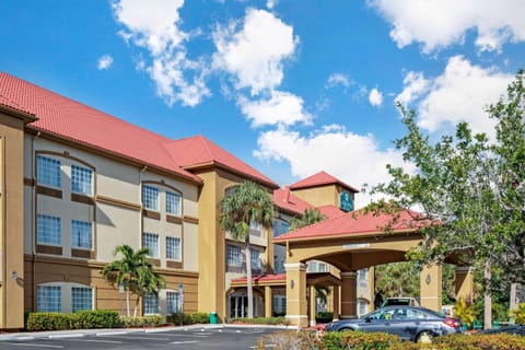 La Quinta Inn and Suites Fort Myers I-75 Hotel in Fort Myers
