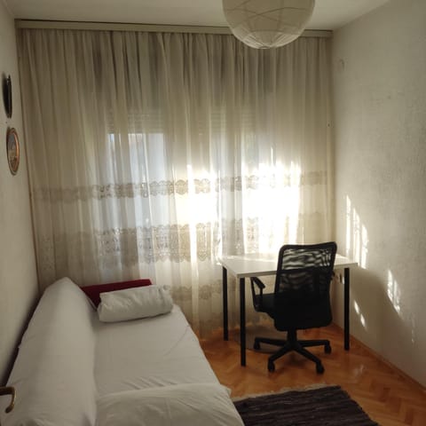 Bed, Business facilities, Bedroom